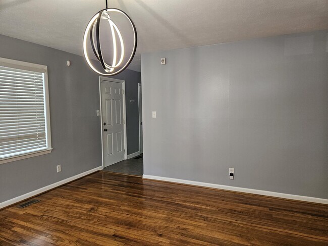 Building Photo - 3858 Red Oak Dr