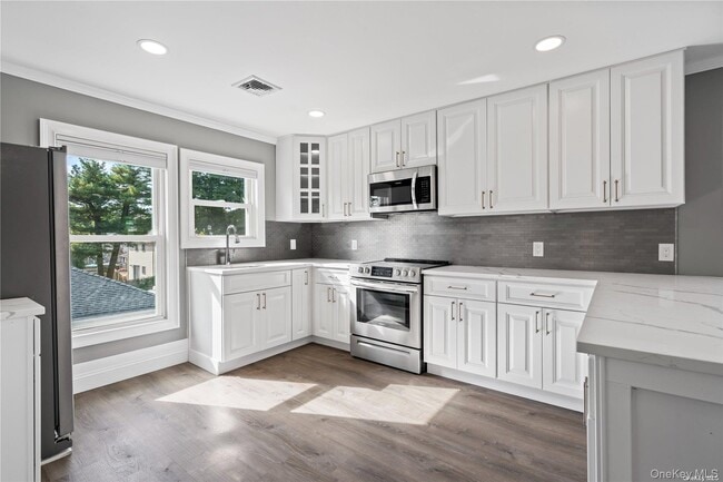 Building Photo - 7 Pulaski Rd