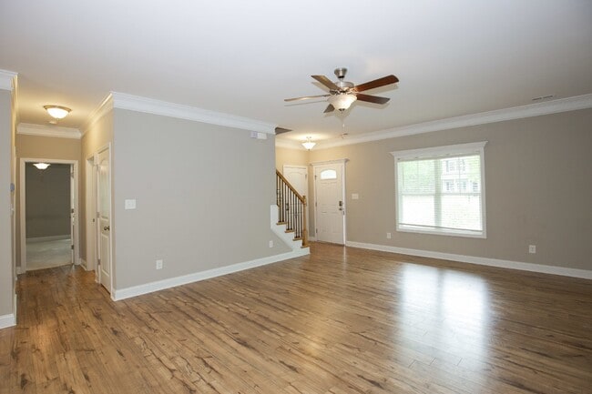 Building Photo - Beautiful home in Gated Community of Woodlake