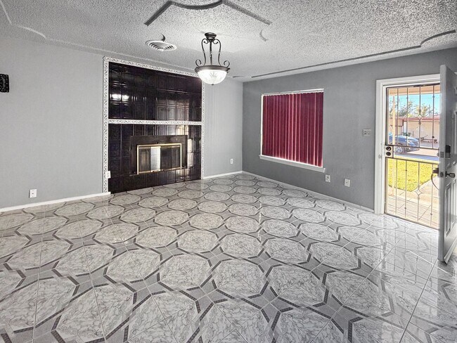 Foto del edificio - 910 W Taylor Ave