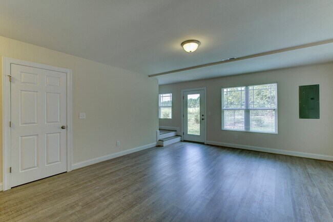 Foto del edificio - Two Story Townhome!