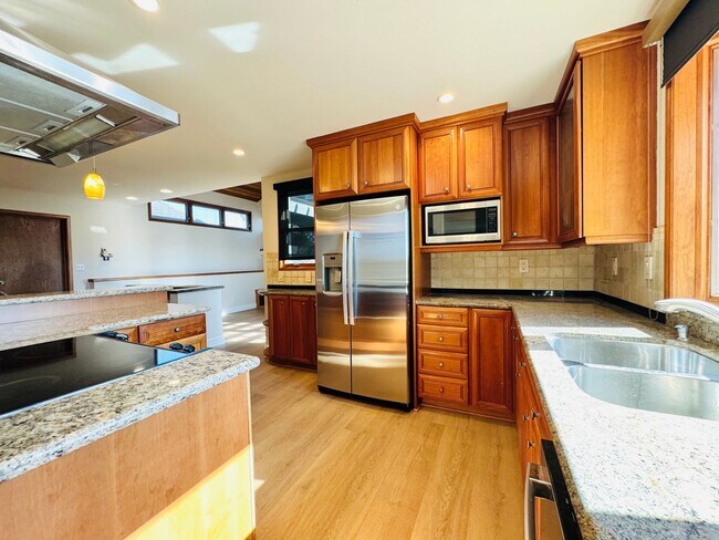 Building Photo - Beautiful 4 BD/2.5BA Home in University City!