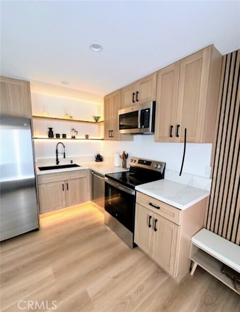 Foto del edificio - 21054 Runnymede St