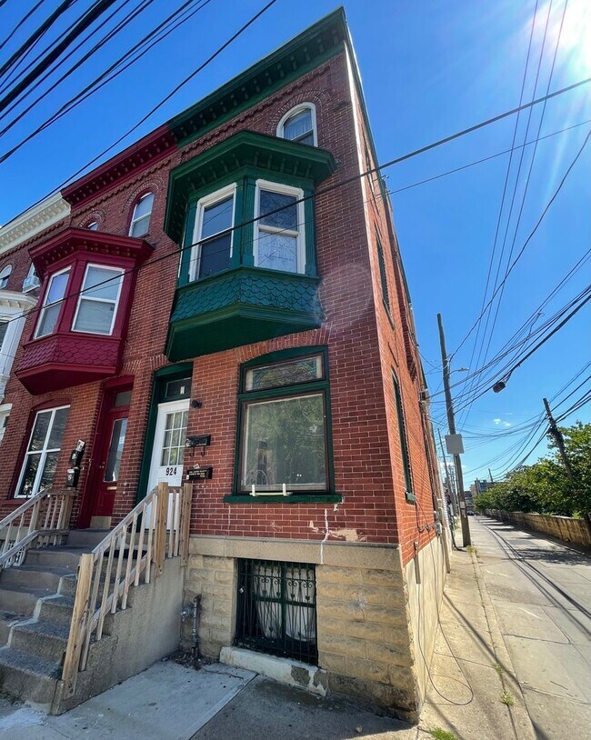 Foto del edificio - 924 W Turner Street