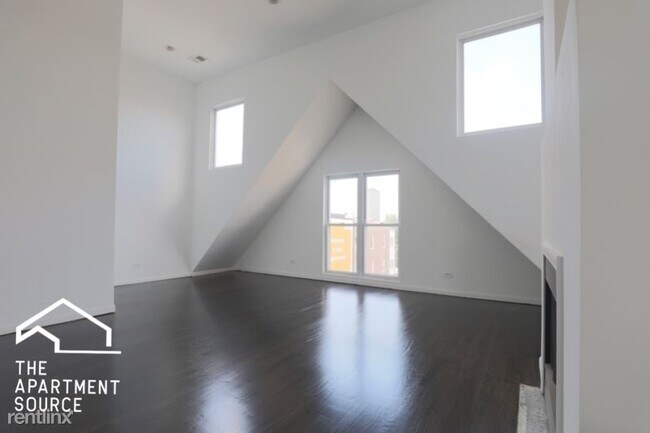Building Photo - 3326 N Clark St