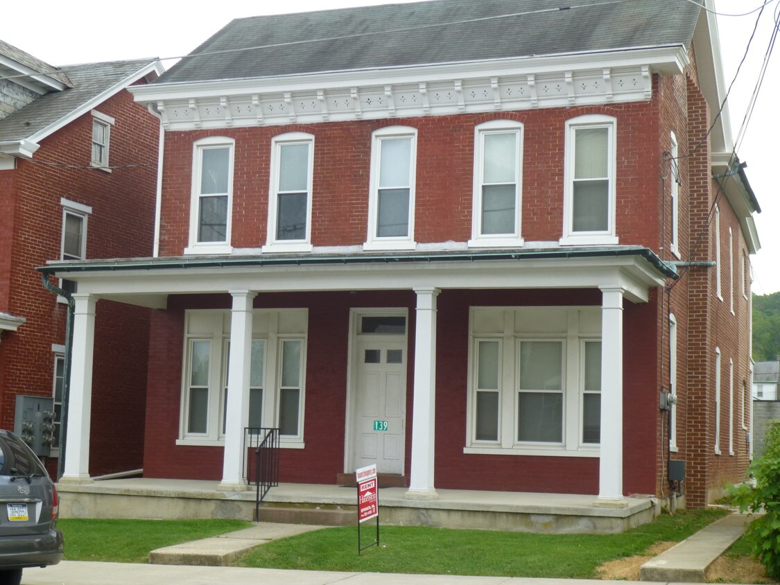 139 N State St, Ephrata, PA 17522 Apartments in Ephrata, PA
