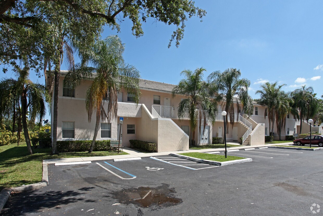 1091710931 Royal Palm Blvd, Coral Springs, FL 33065 Apartments in