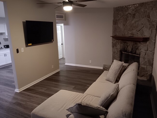 Foto del edificio - 7911 Cecil St