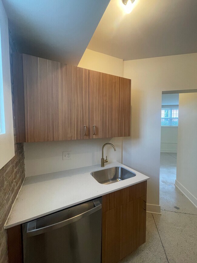 Foto del edificio - 6465 Sterling St