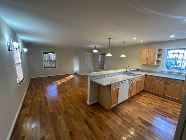 Building Photo - 685 Garibaldi St SW