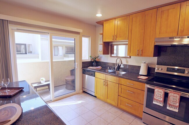 Foto del edificio - 3323 Caminito Eastbluff