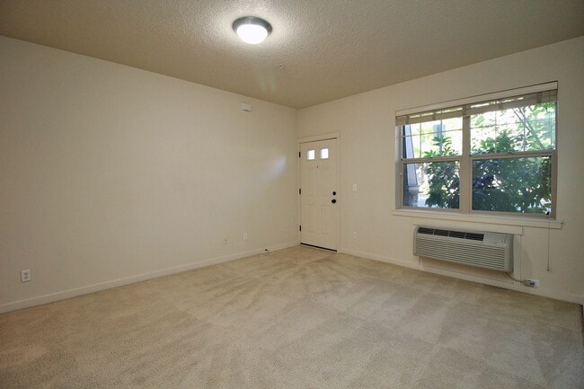 Foto del edificio - 690 NE Adwick Dr