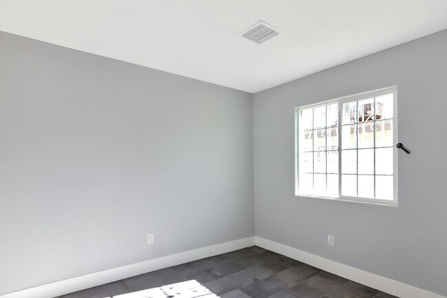 Foto del edificio - 2518 N McCarran St