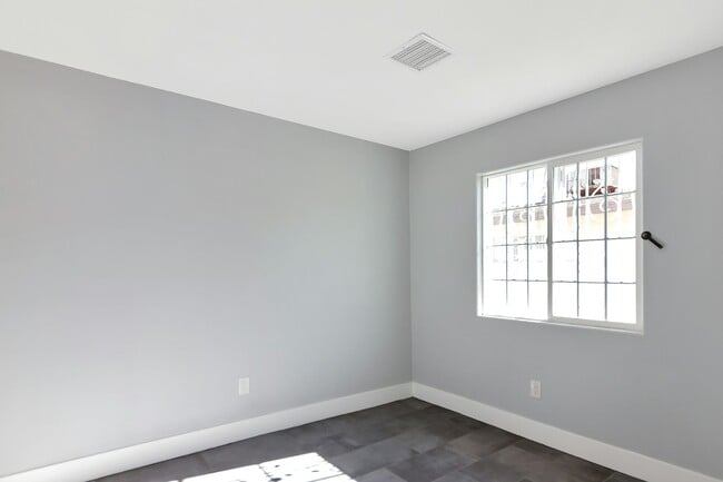 Building Photo - 2518 N McCarran St