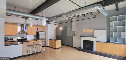 Building Photo - 75 Maple St