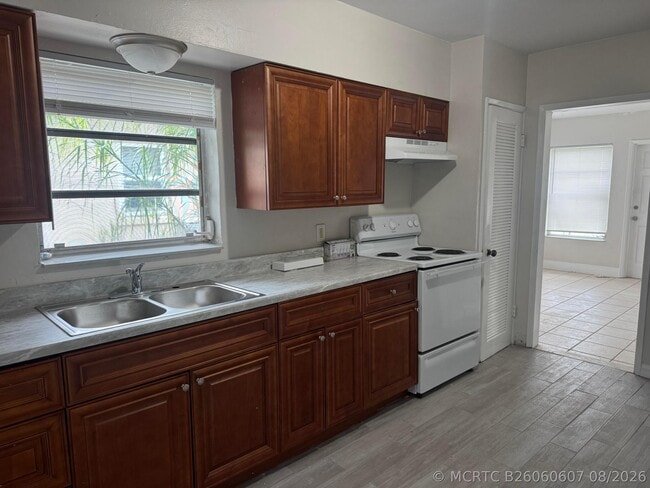 Foto del edificio - 510 Hibiscus Ave