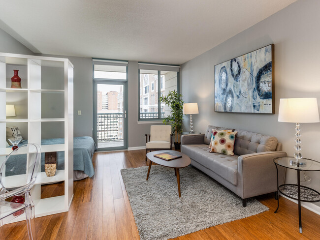 Balcony! - 851 N Glebe Rd