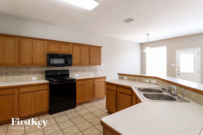 Foto del edificio - 10316 Lake Brook Dr