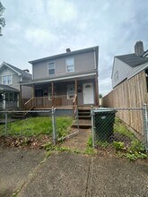 Building Photo - 121-123-123 Hayden Ave