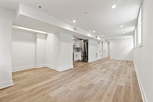 Sala de estar y cocina - 2753 Macomb St NW