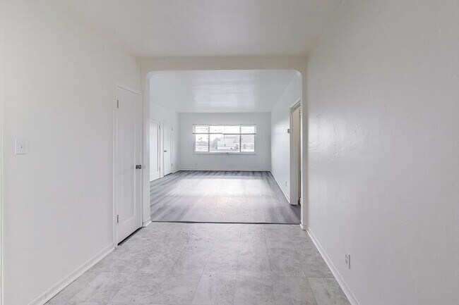 Foto del edificio - 5492 Ruth Ave