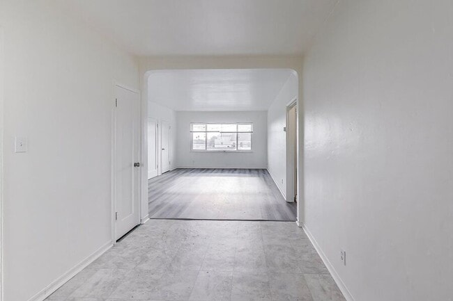 Building Photo - 5492 Ruth Ave