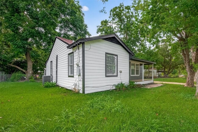 Foto del edificio - 7021 Oleander Ln
