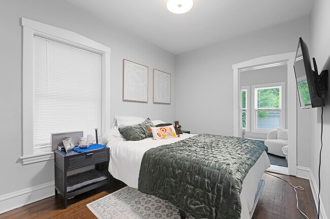 Foto del edificio - 2221 W Addison St