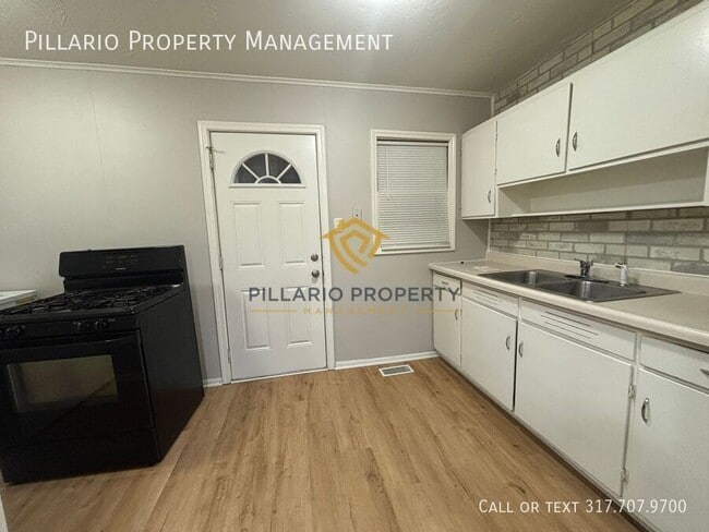 Building Photo - 1734 N Riley Ave