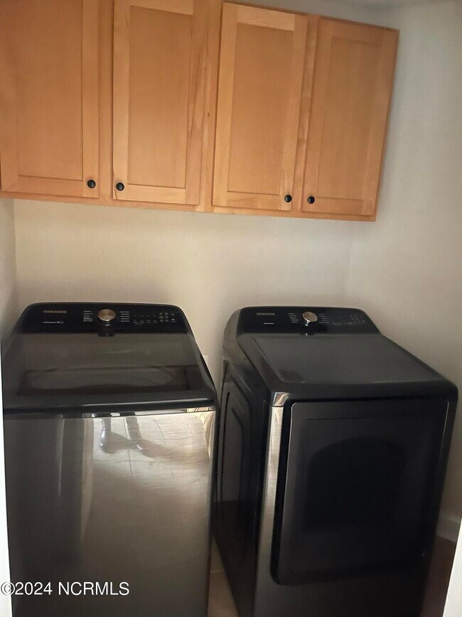 Foto del edificio - 415 Elsmore Dr