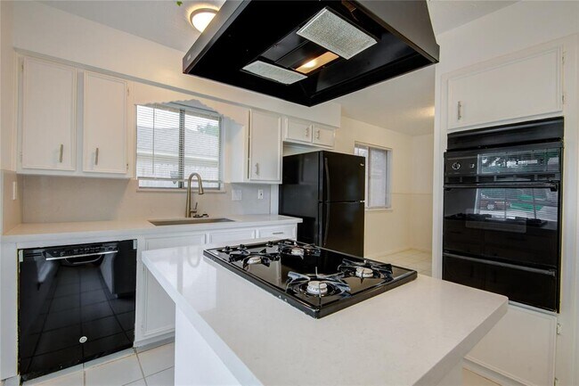 Building Photo - 12110 Scottsdale Dr