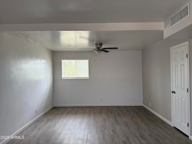 Foto del edificio - 4619 S 16th St