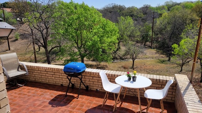 Foto del edificio - 2910 Wacos Dr