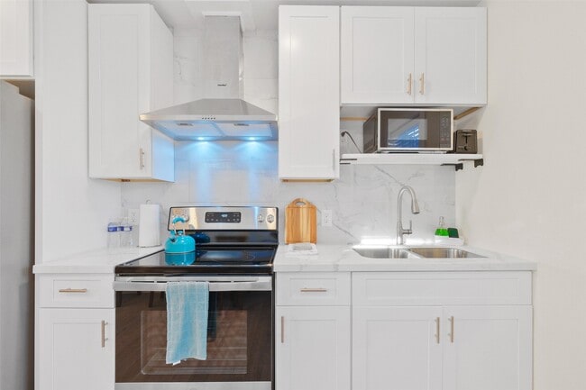 Building Photo - 1612 N 67th St