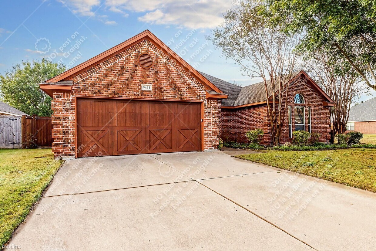 3 br, 2 bath House 8433 Arroyo Ln House Rental in Benbrook, TX