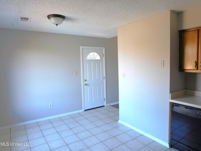 Foto del edificio - 5820 Briarwood Dr