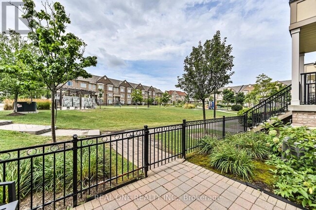 Building Photo - 3115-3115 Boxford Cres