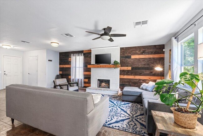 Foto del edificio - 7417 Elk Pass Dr