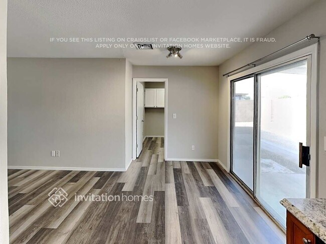Foto del edificio - 8638 W Lawrence Ln