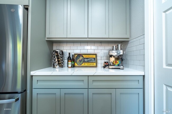 Building Photo - 517 Leafhaven Ln