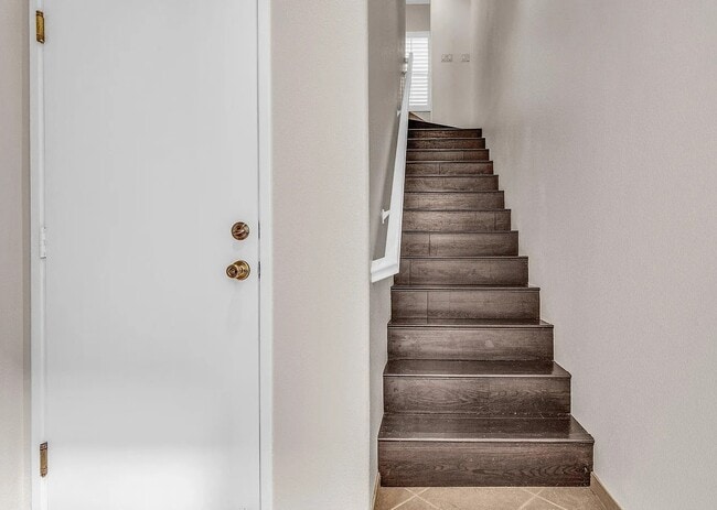 Building Photo - 443 Almond Rd