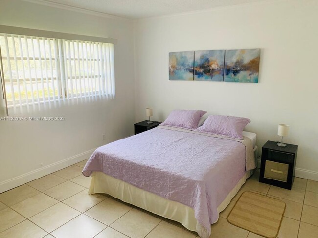 Foto del edificio - 8404 W Sample Rd
