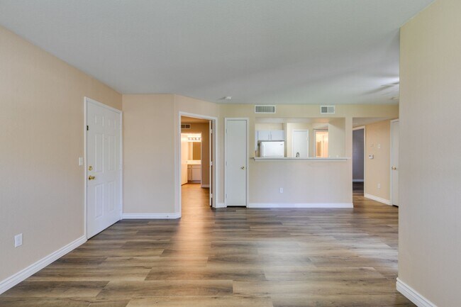 Foto del edificio - 2300 E Silverado Ranch Blvd