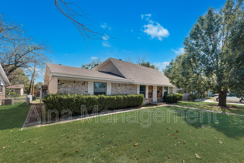 Foto principal - 1228 Greenway Dr