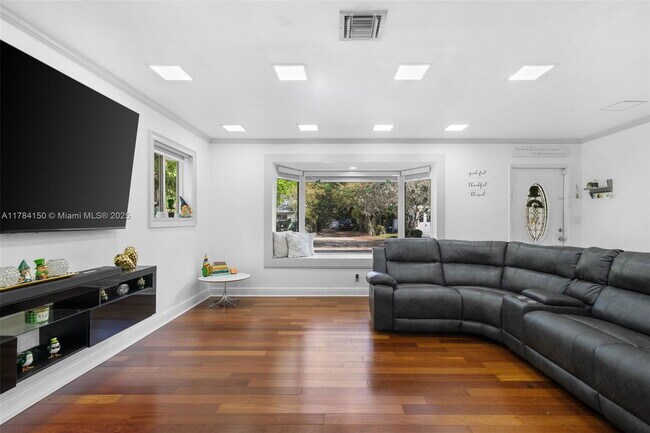 Foto del edificio - 4306 Johnson St