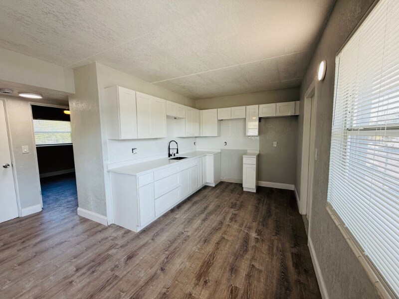 Foto principal - 2475 18th Ave S