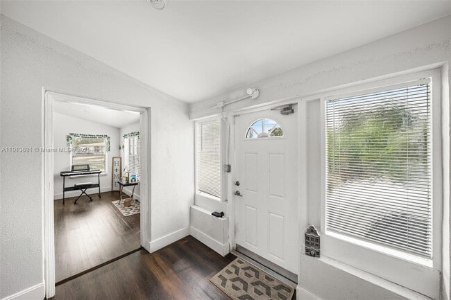 Foto del edificio - 600 SW 10th St