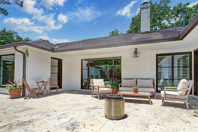 Foto del edificio - 12419 Mossycup Dr