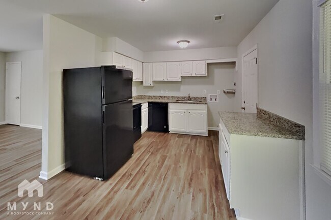 Foto del edificio - 3519 Misty Wood Dr