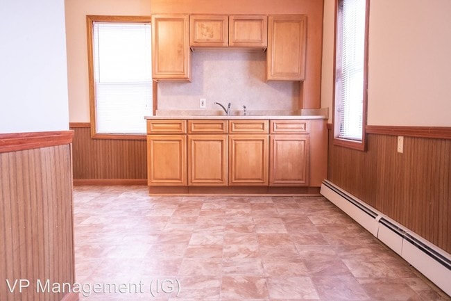 Building Photo - 1 br, 1 bath Apartment - 77-79 Parker St.